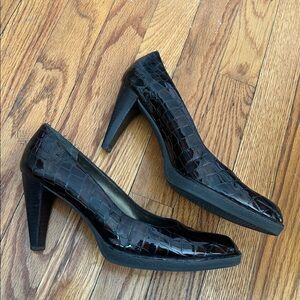 Stuart Weitzman Croc Embossed Patent Leather Heels